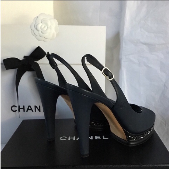 CHANEL - Picture 4 of 16